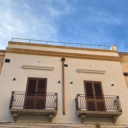 Casa Vacanze Al Trenta3 Marsala Exterior foto